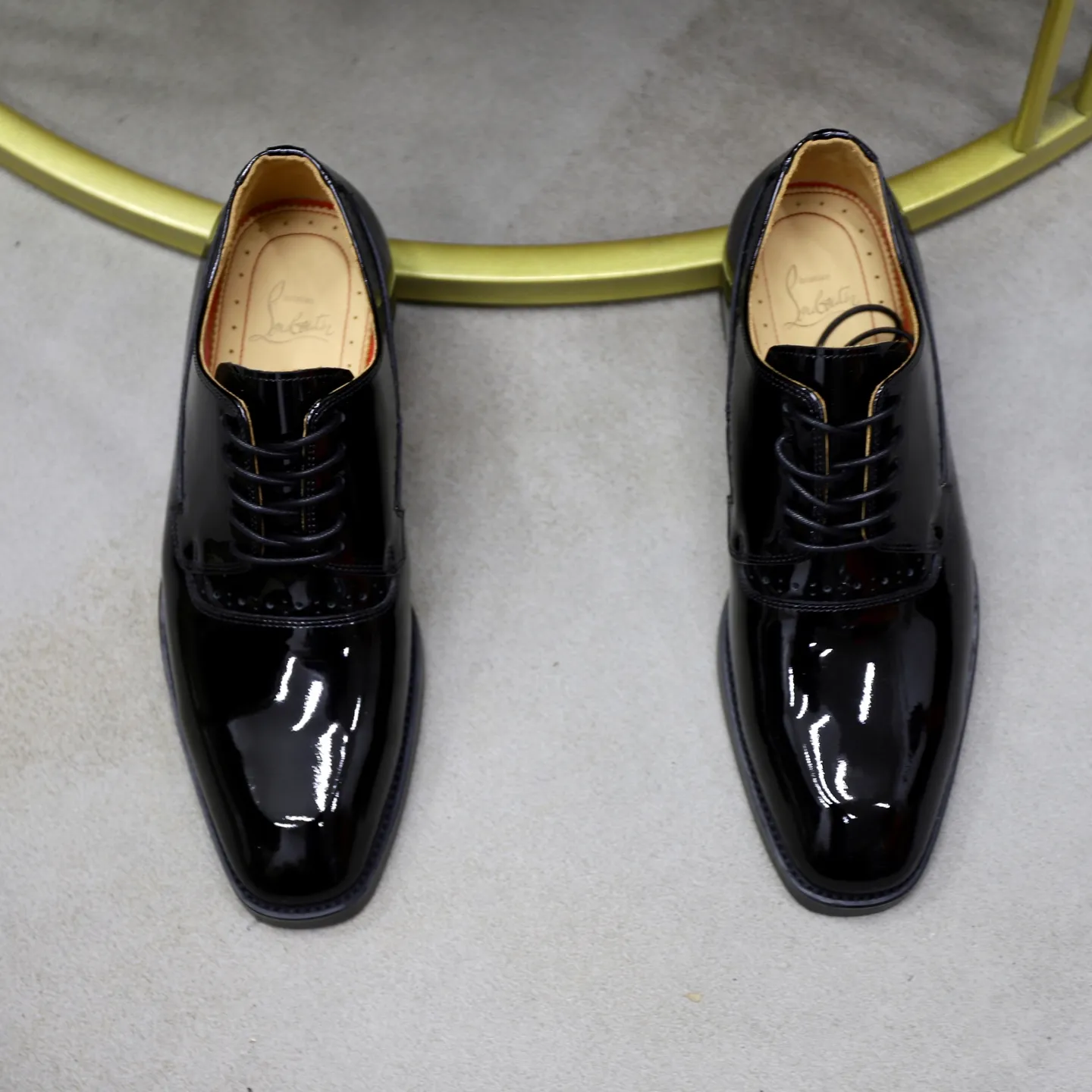 Ex-factory price: 620💰Christia*.Loubouti*🆑High-end men’s business formal leather shoes | Classic red sole shoes | Original imported first-layer cowhide | Water-dyed cowhide lining | Italian imported red rubber outsole | High-end luxury | Perfect interpretation of fashion, sunshine, style, suitable for various occasions Size: 39-44 (38.45 custom-made)